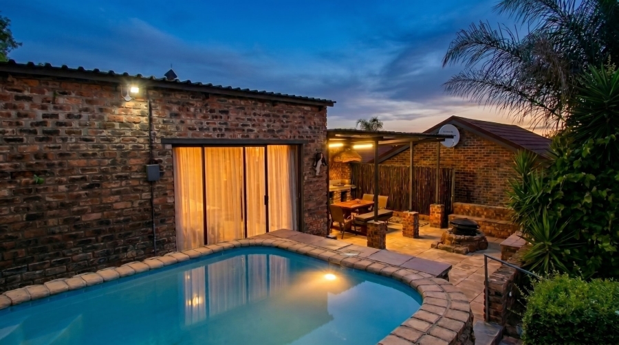 5 Bedroom Property for Sale in Langenhovenpark Free State